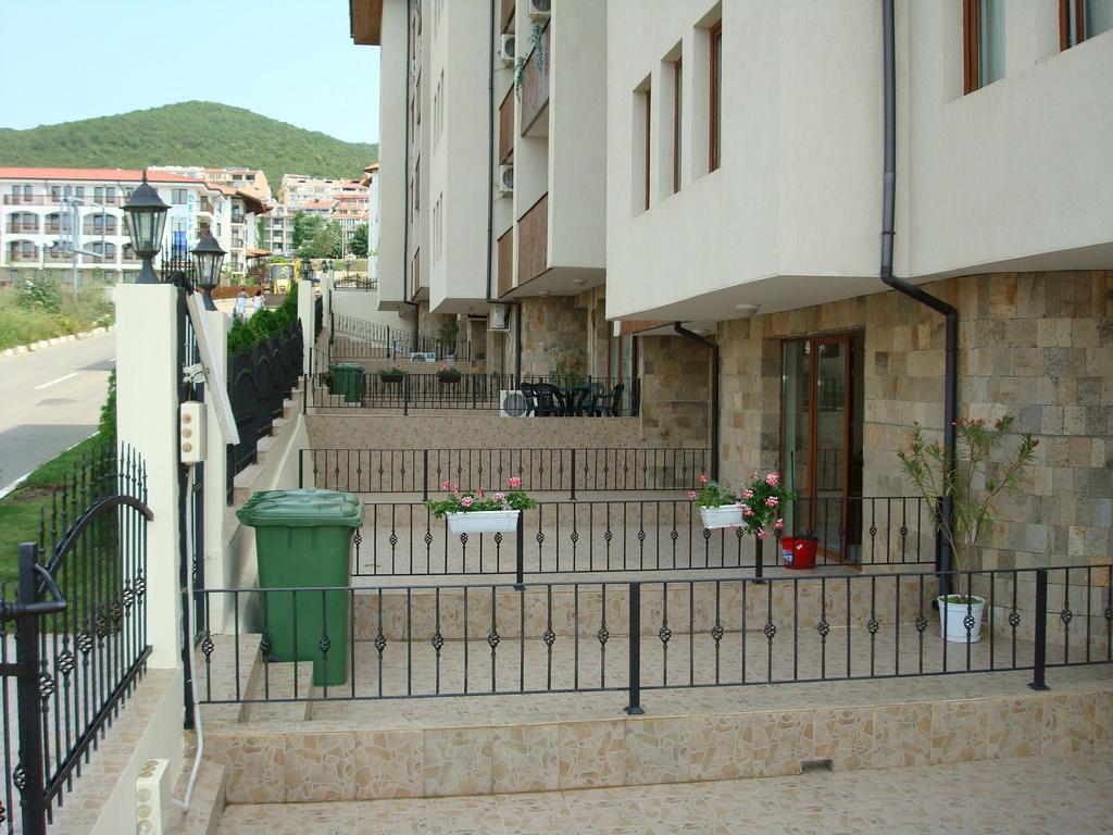 Apartments In Complex Chateau Nessebar Sveti Vlas Exterior foto